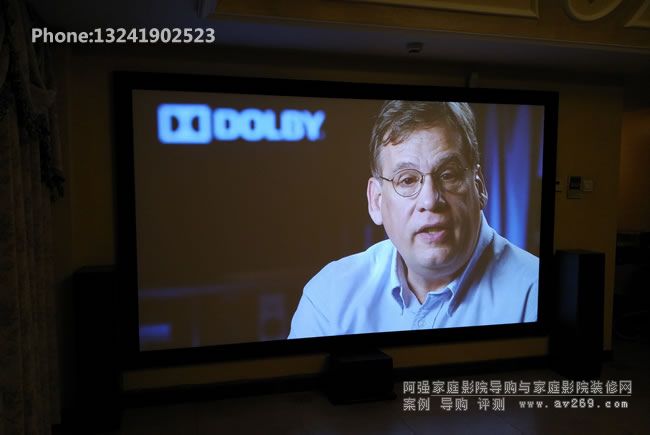 家庭影院正在播放影片