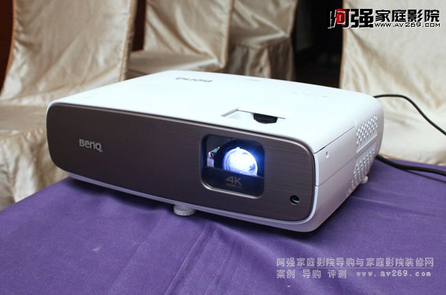 BenQ W2700