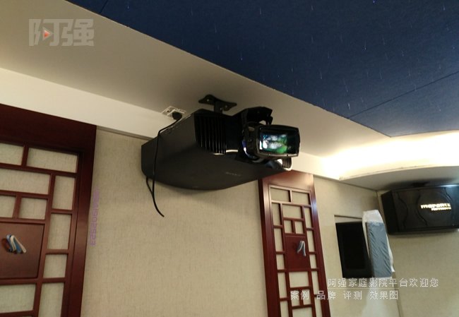 ����ͶӰ��������Ħ���ξ�ͷ