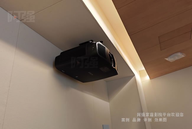 爱普生LS12000激光投影机