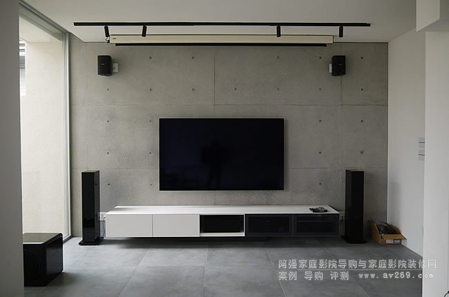 时尚简约的客厅中打造5.1.4声道大画面的客厅影院案例